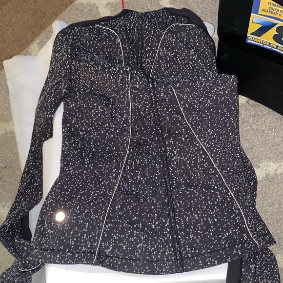 Lululemon run briskly quarter zip pullover - Picture 3 of 9